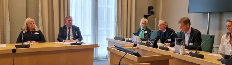 Bilde er av mennesker som har deltatt på høringen