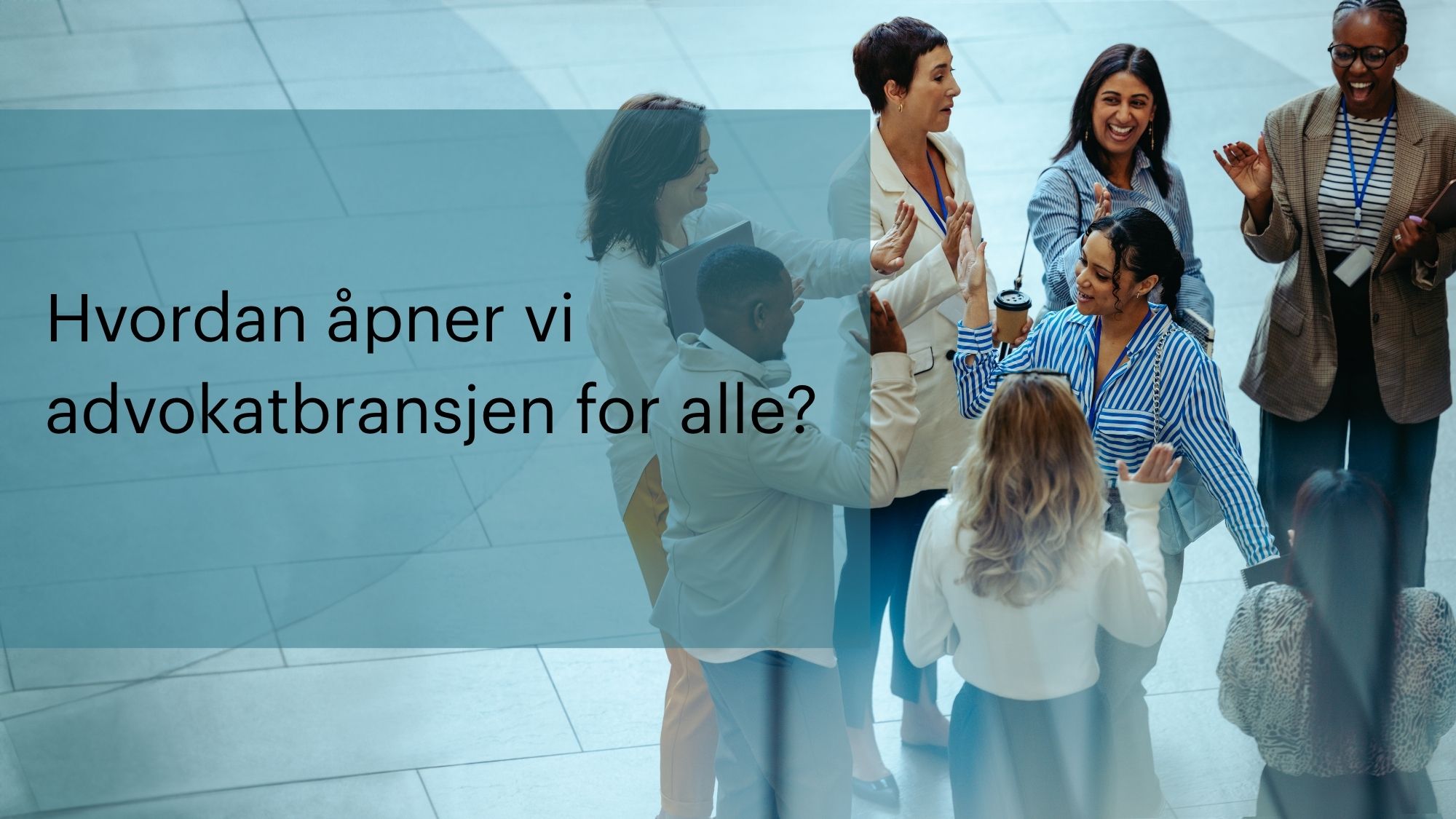 Bilde av en mangfoldig gruppe mennesker som feirer og snakker sammen