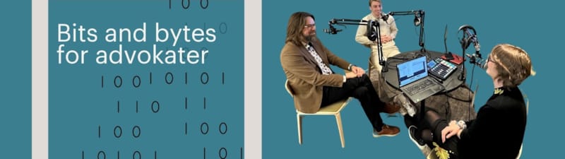 Logo for podkasten og bilde av gjestene som snakker i studio